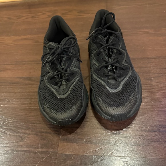 Adidas Originals Ozweego Shoes - Picture 5 of 8